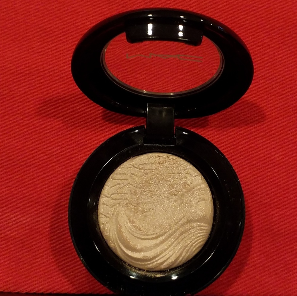 M.A.C COSMETICS
EYE SHADOW - Picture 2 of 4